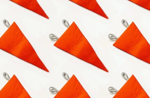 To make sure your renewal negotiation is a breeze, we break down the top 6 renewal red flags and how you can address them.
